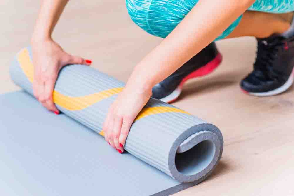 how to remove rubber smell from the yoga mats