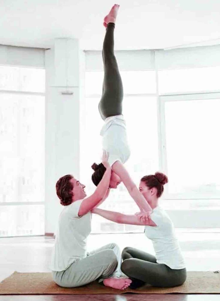 3 Person Flying hand stand